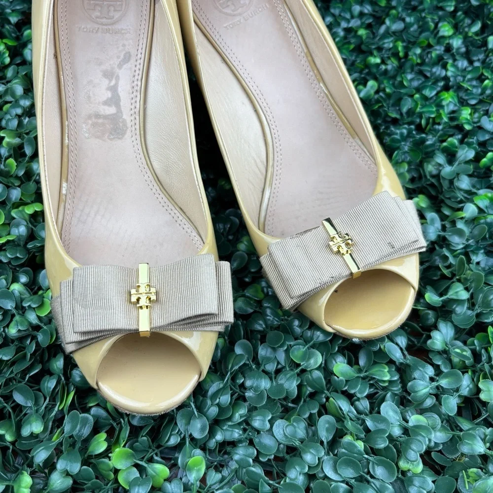 TORY BURCH TRUDY PEED-TOP WEDGE PUPMS PATENT LEATHER SIZE 9.5 Woman